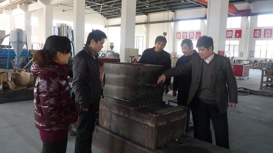 华体会在线公司以“创建学习型党组织”为抓手，推动“企业科技创新”.jpg